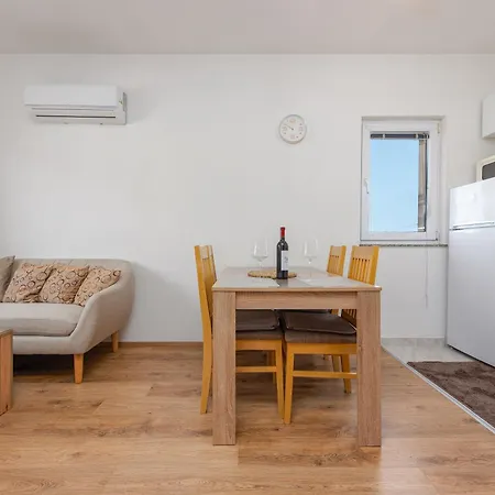 Apartament Nera *